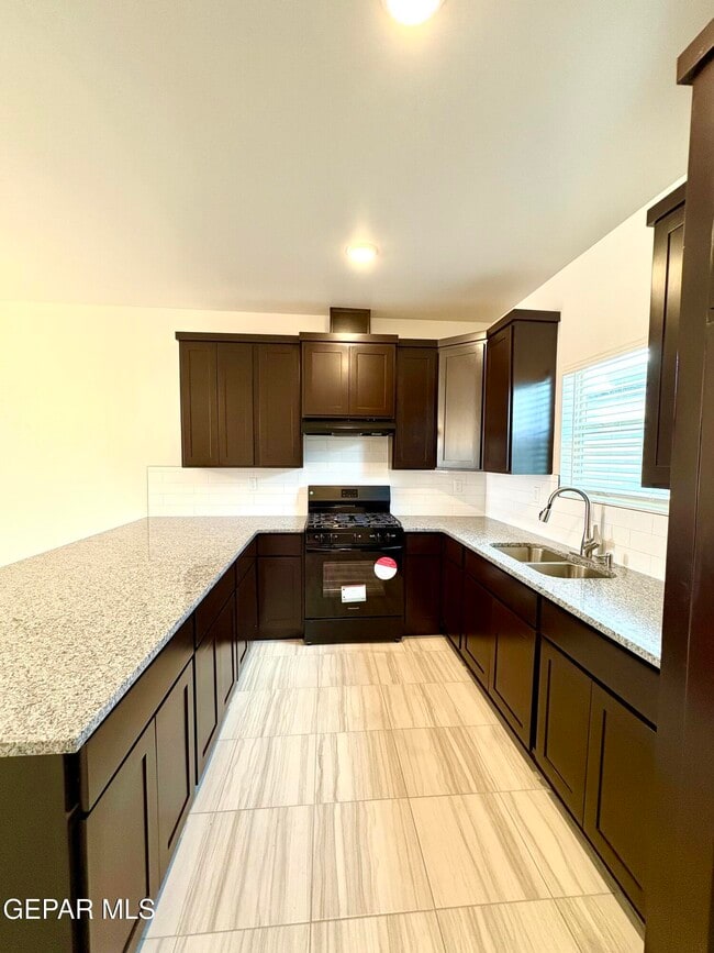 Photo - 8912 Norton St