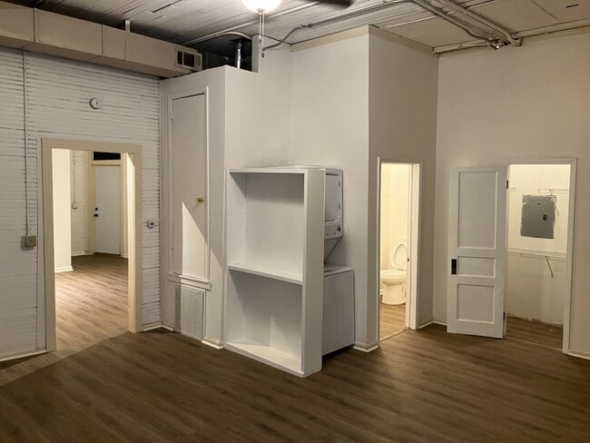 Photo - 111 N Spring St