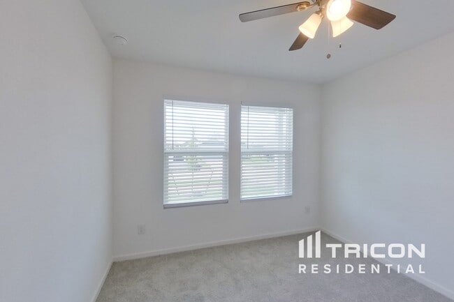 Photo - 807 Ginkgo Wy