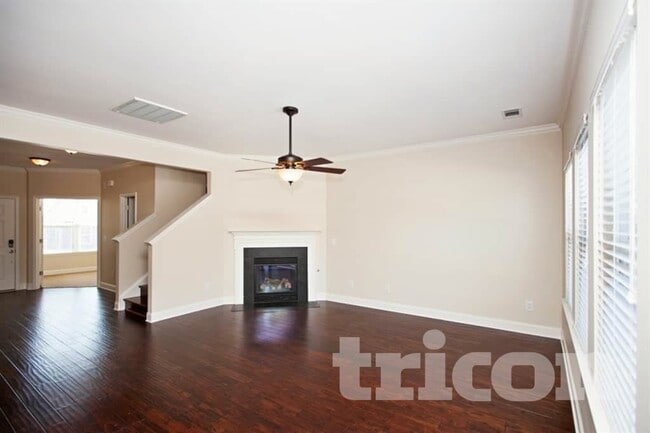 Photo - 1716 Hartford Ln