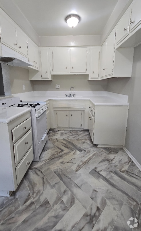 Building Photo - 15531 Belshire Ave Rental