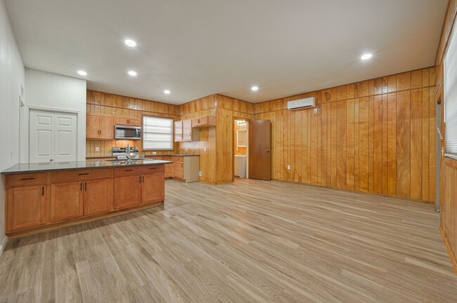 Photo - 709 SE 10th St