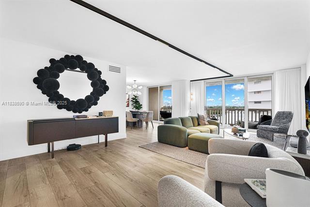 Photo - 9111 E Bay Harbor Dr Unidad PHD