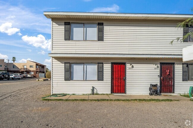 Building Photo - Ralph Townhomes