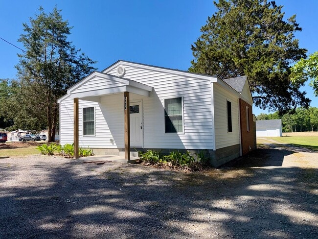 Building Photo - Bright & Modern 2BR/1BA - Outside City Limits
