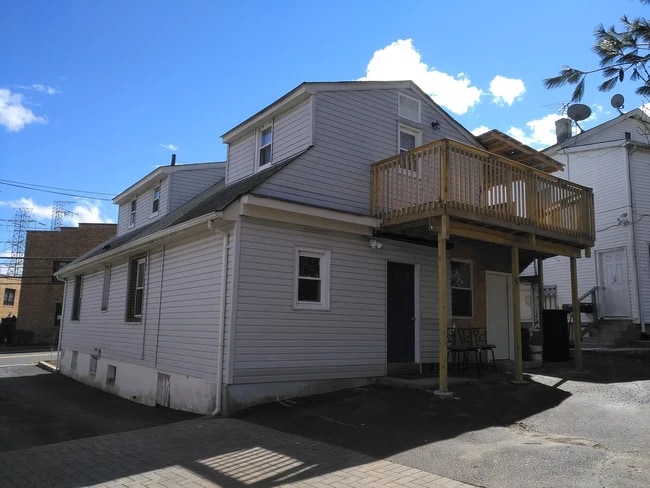 Building Photo - 68 Ramapo Valley Rd Unit First Floor Rental