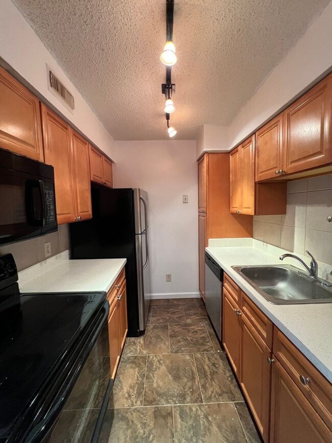 $500 CREDIT 1ST MONTH- READY TO MOVE IN CO... - $500 CREDIT 1ST MONTH- READY TO MOVE IN CO...