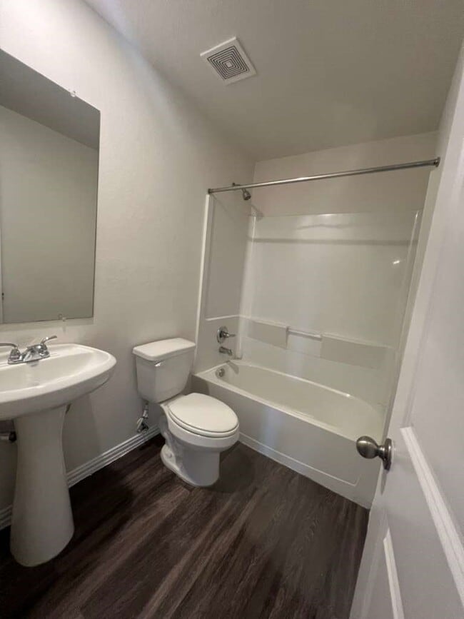 Photo - 7929 Ethel St