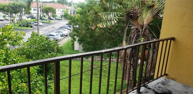Photo - 5100 SW 41st St Unit 319