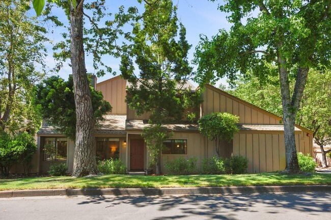 Lovely 3-Bedroom Townhouse in Desirable Pa... - Lovely 3-Bedroom Townhouse in Desirable Pa...