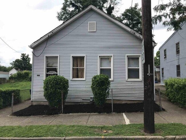 Photo - 313 E 11th St