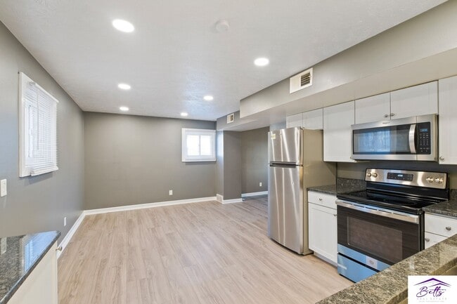 Photo - 3012/3014 Menke Cir Unit 3014M