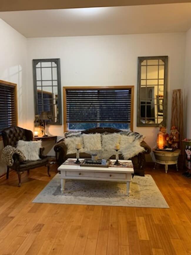 Photo - 1238 W 12th St