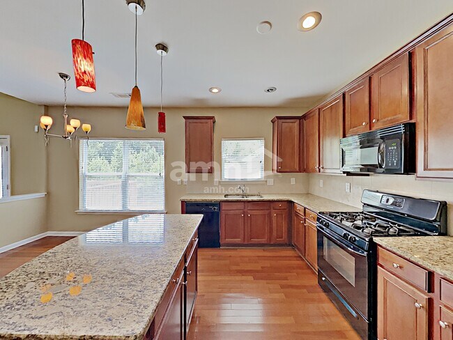 Photo - 1380 Grey Rock Way