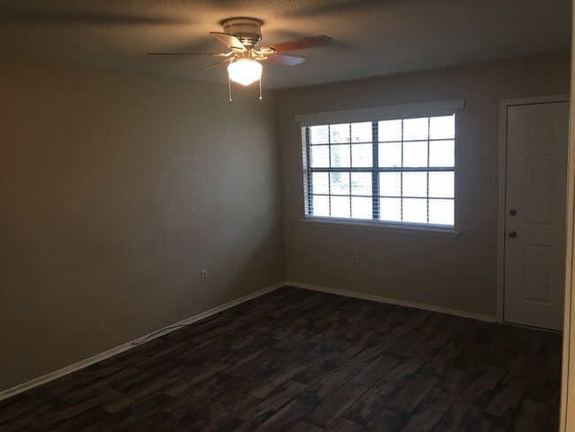 Photo - 3 Bed 1 Bath Home