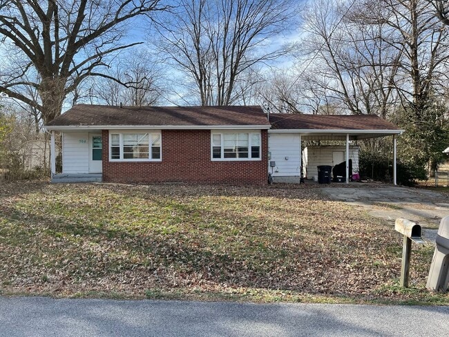 Photo - 704 N Almond St