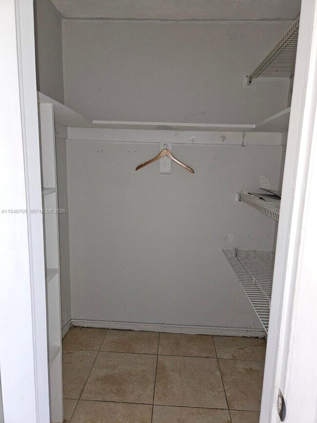 Photo - 4590 SW 67th Ave Unit 2