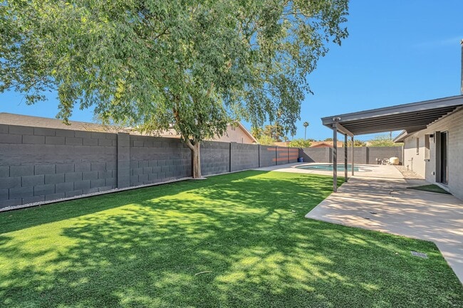 Building Photo - 6-Bedroom, 3-Bath Tempe Home with Pool, Bar & Prime Location