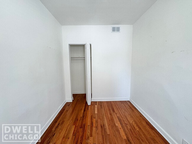 Photo - 952 N Winchester Ave Unit 3E