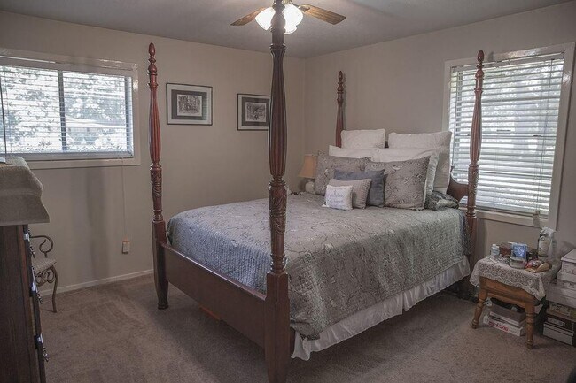 Photo - 408 Curve Dr