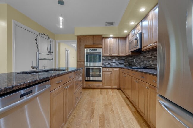 Photo - 52 Rayburn Rd