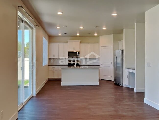 Photo - 967 N Nichole Ave