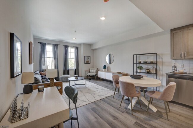 Photo - 558 Franklin Ave