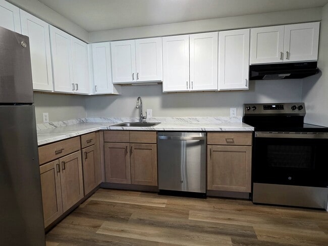 Building Photo - Cedarwood Crossings