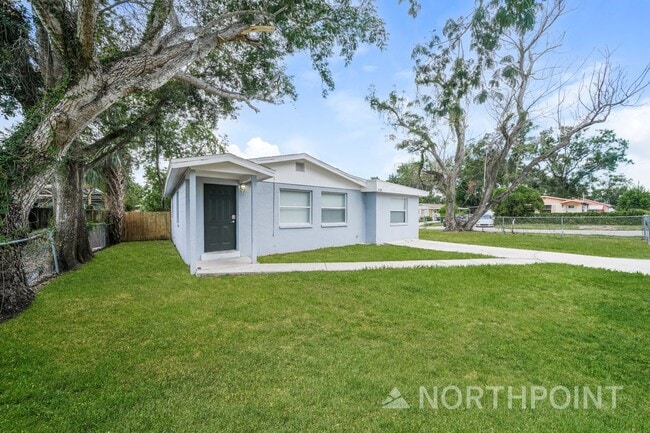 Photo - 3-Bedroom, 1 Bath Single Family for Rent in Tampa, FL | Fenced Backyard & Modern Kitchen