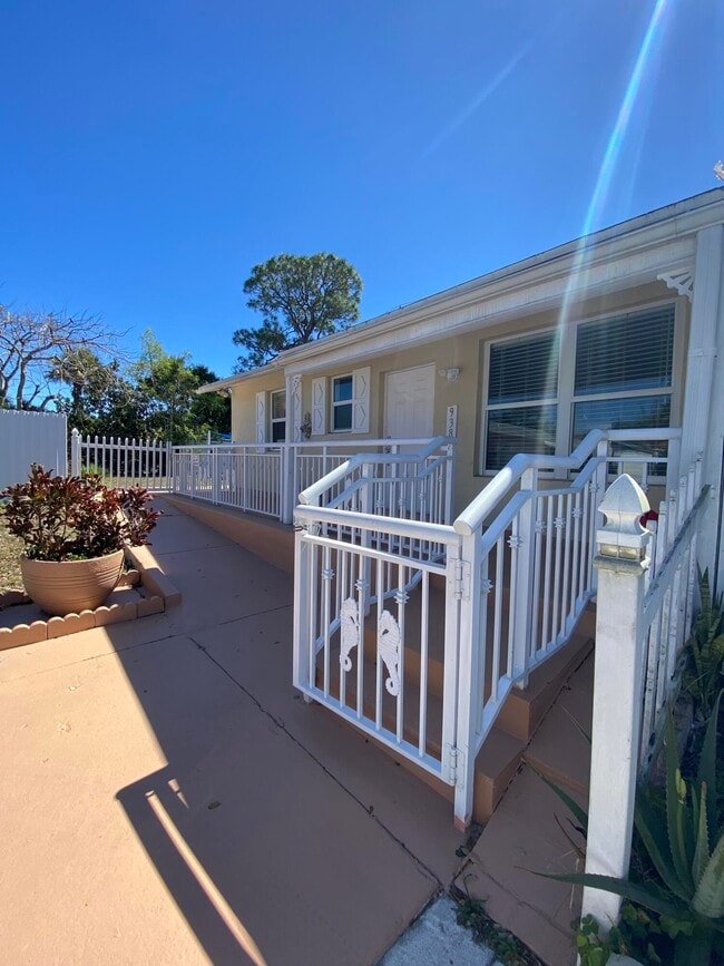 Photo - 938 Sumter Rd E