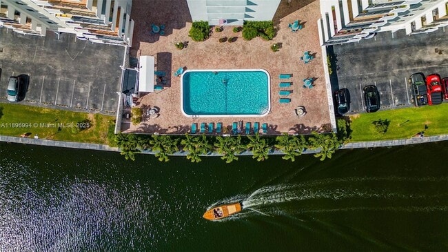 Photo - 401 Golden Isles Dr Unidad 304