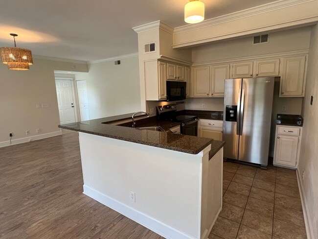 Photo - Convenient location in heart of Green Hills!