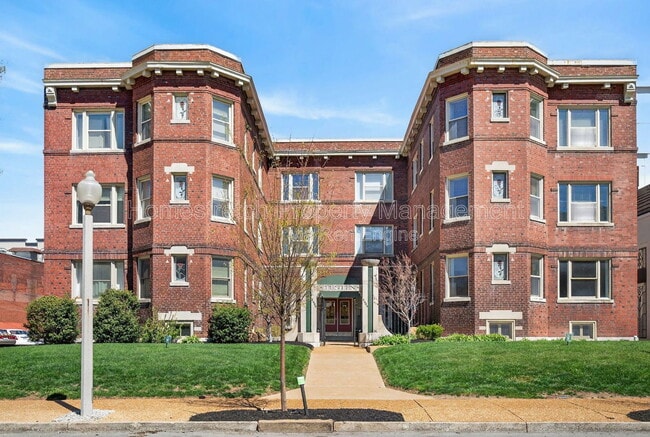 Building Photo - 4561 Laclede Ave