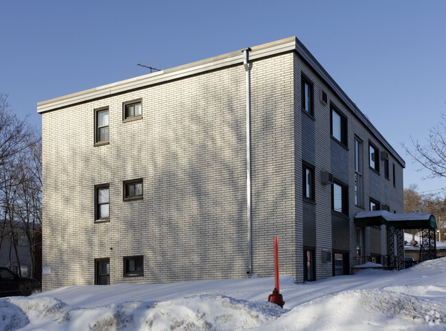 126 Logan Ave E