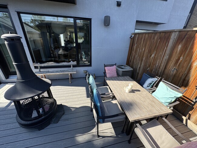 Photo - 224-26A 6a St NE