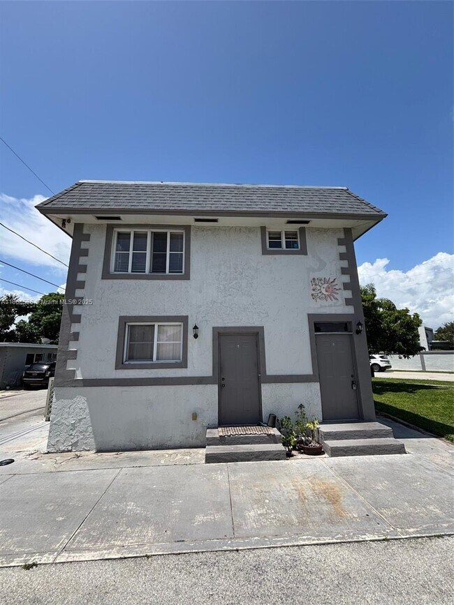 Building Photo - 219 W Dixie Hwy Unit B Rental