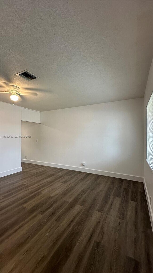 Photo - 4011 NE 8th Ave Unit B