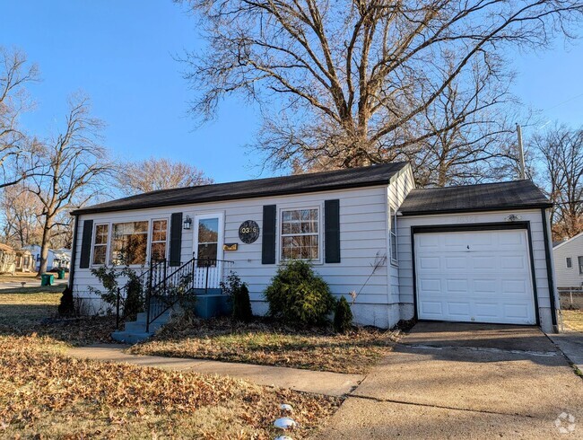 Building Photo - Corner Lot Coziness on Coburg Lands Rental