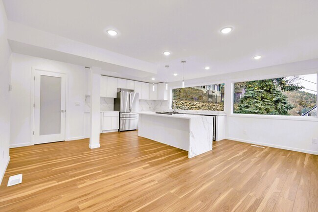 Photo - 325 14th Ave