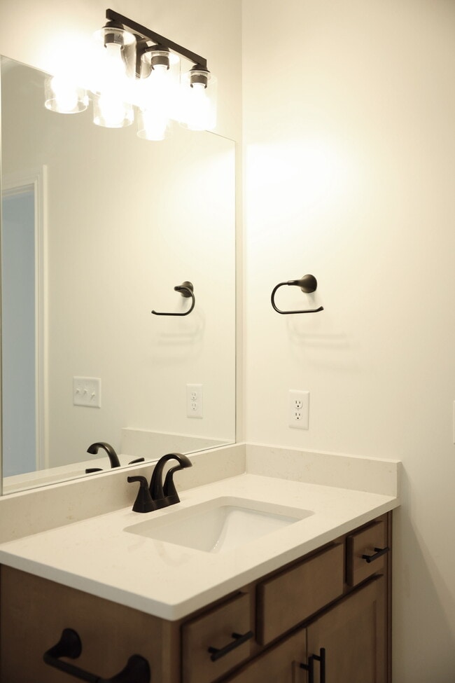 Oak Hill Apartments - Oak Hill Apartments