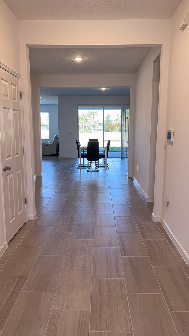 Front Entrance - 2463 Middlebury Dr SE