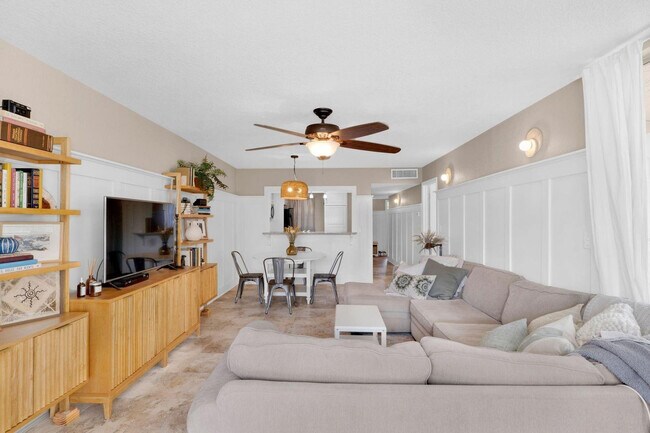 Photo - 9330 Lagoon Pl Unit 209