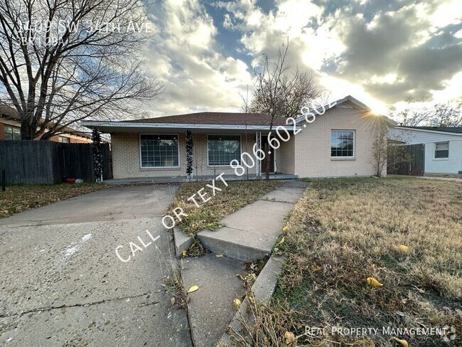 Building Photo - Spacious 3 bed 2 bath home with easy acces...