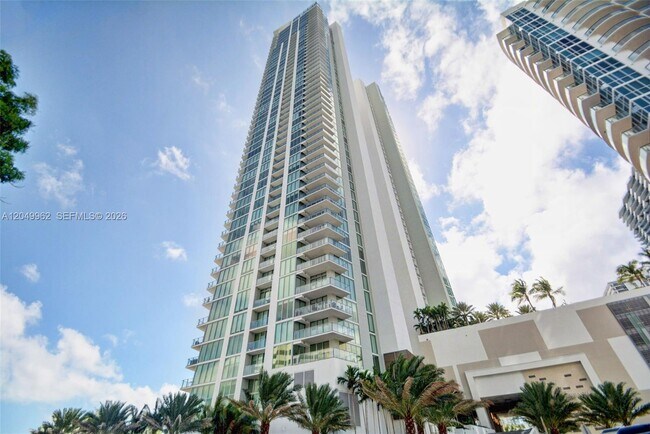 Building Photo - 2900 NE 7th Ave Unit 1108