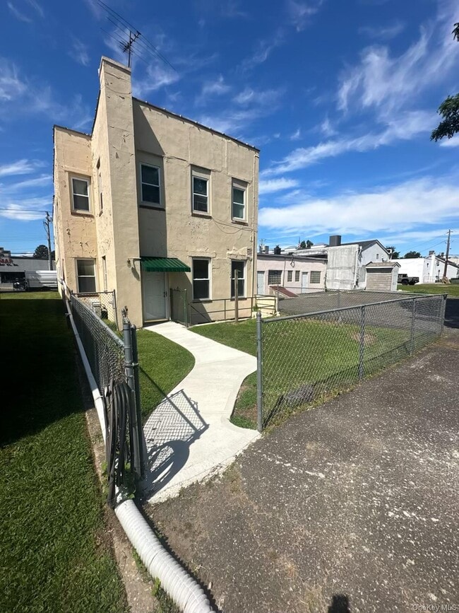 Building Photo - 165 Larkfield Rd Unit 5