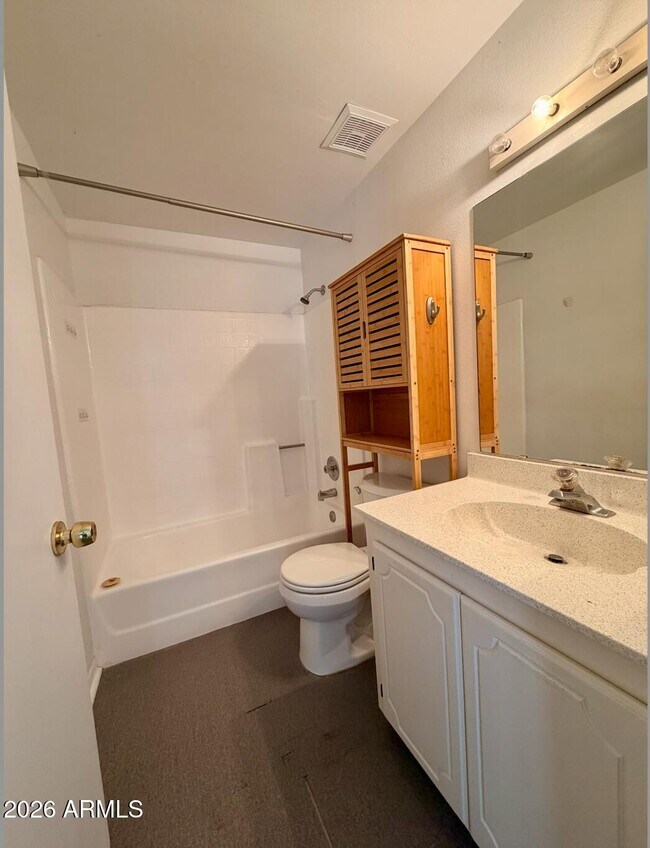 Photo - 820 W 14th St