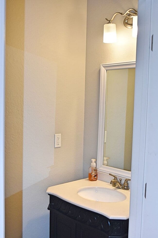 Photo - Freshly updated 3 Bedroom 2.5 Bath Townhouse 1 Car Garage available 3/1