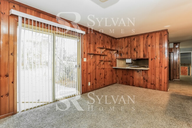 Photo - Lease today! No extra charge for contentme...