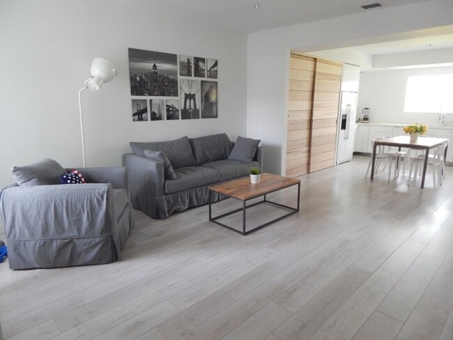 Photo - Exquisite 2/2 condo in Art Deco style building Unidad #102