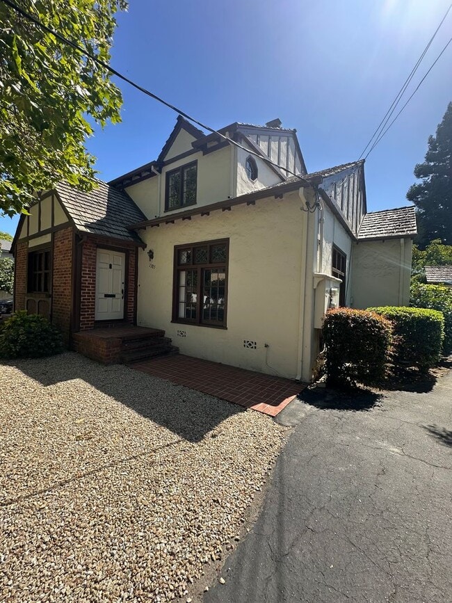 Building Photo - 49-1405 Unit 1385